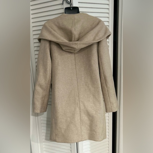 Lauren Ralph Lauren Fawn buckle front wool blend hooded wrap coat. Size 8 - Picture 4 of 16